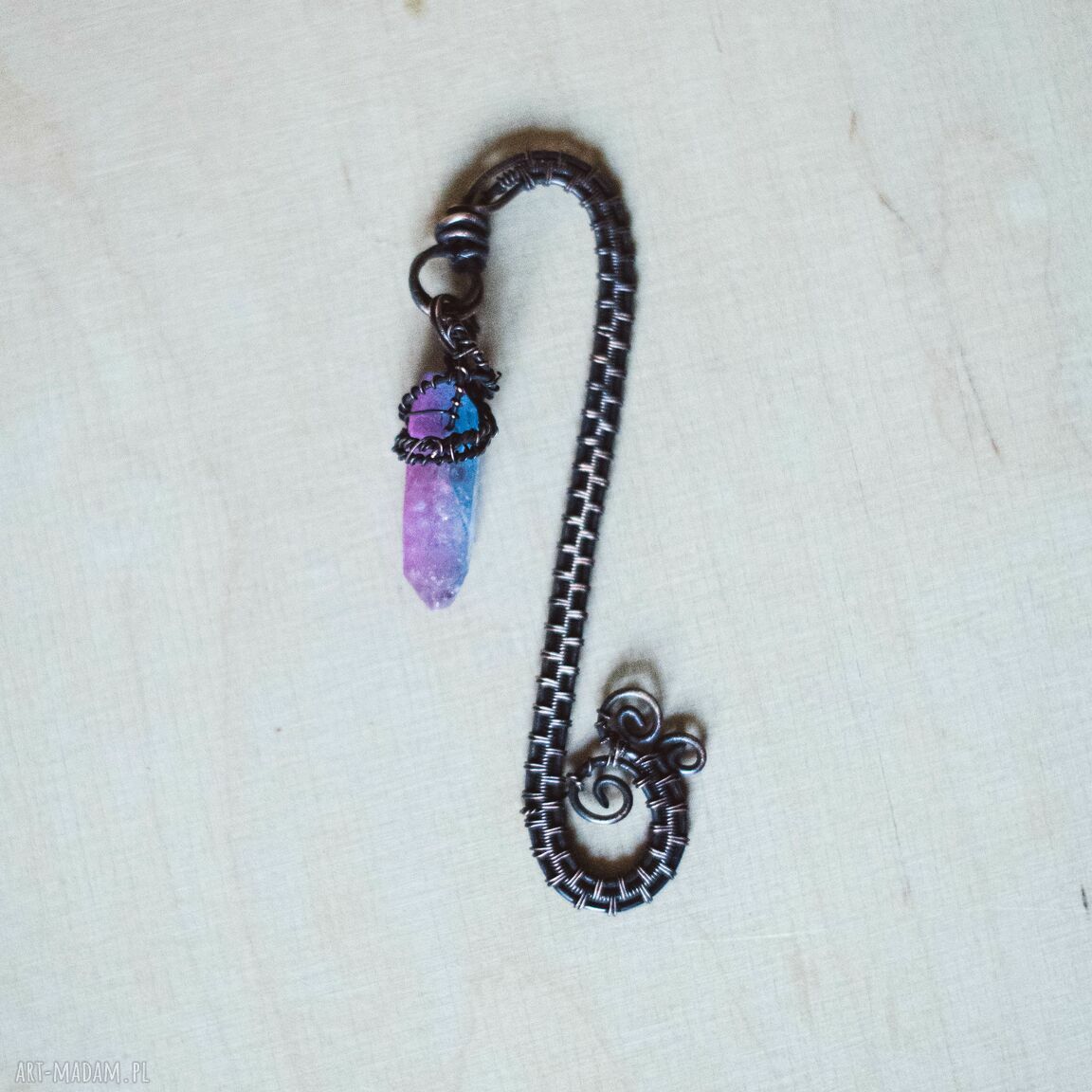 Zakładka Menkibera z kwarcem aura - miedź i wire wrapping