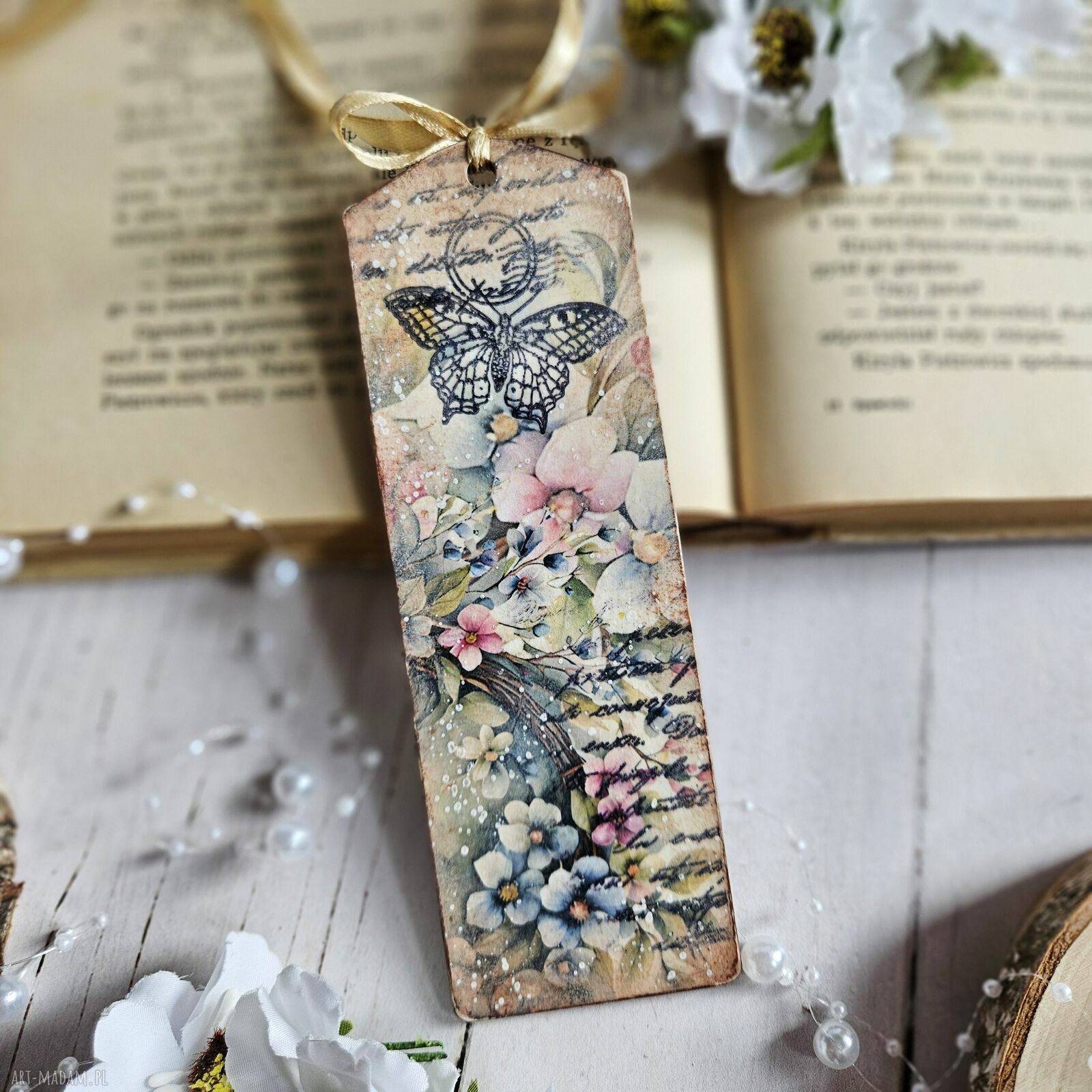 Zakładka wiosenna decoupage - ręcznie robiona zakładka do książki z kwiatami i motylami