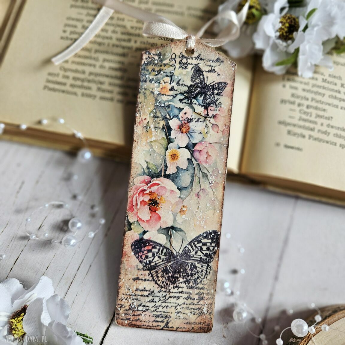 Zakładka wiosenna z decoupage: kwiaty i motyle (ok. 15x5 cm)