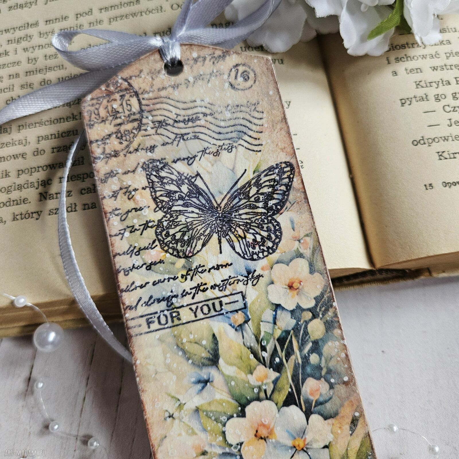 Zakładka wiosenna decoupage z motylem i kwiatami