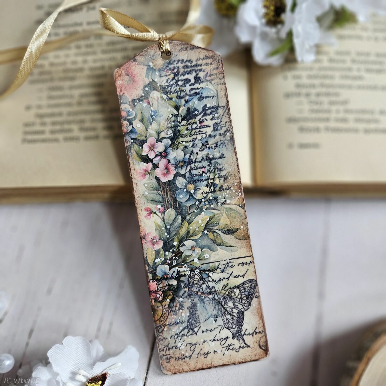 Zakładka wiosenna decoupage - ręcznie robiona zakładka do książki z kwiatami i motylami
