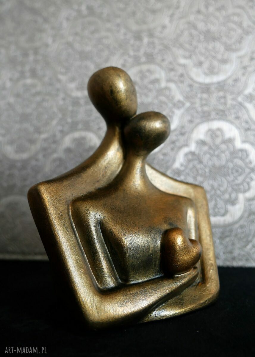 Rzeźba z gipsu „Zakochani” - prezent ślubny 12 cm (czarny i metaliczne złoto)