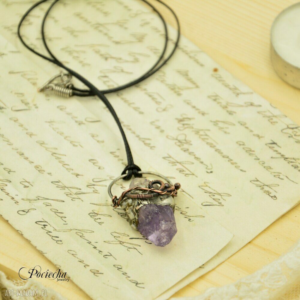 Wisior handmade z surowym ametystem - miedź i cyna w stylu retro