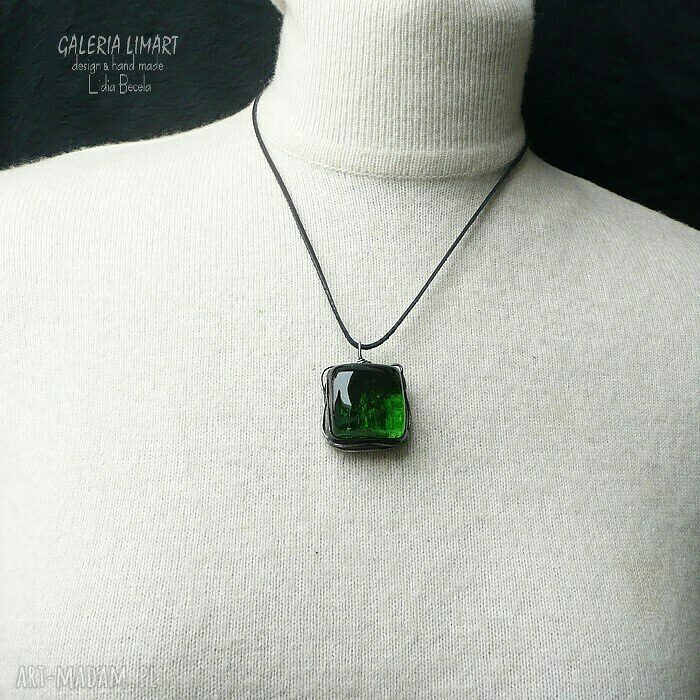 Autorski zielony wisior ze szkła fusing - handmade na indywidualne zamówienie