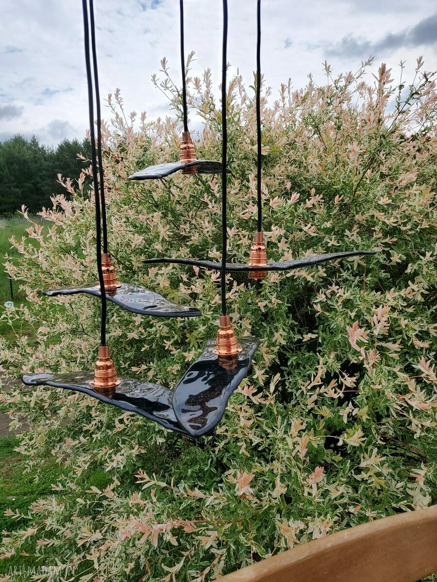 Lecące w miedzi - szklana lampa wisząca na zamówienie