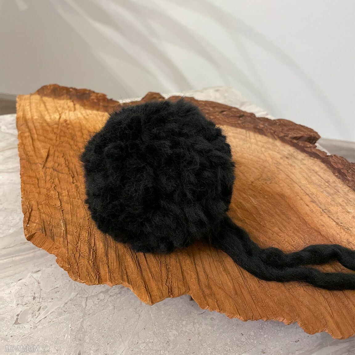 Czarny pompon do czapki beanie chunky - handmade
