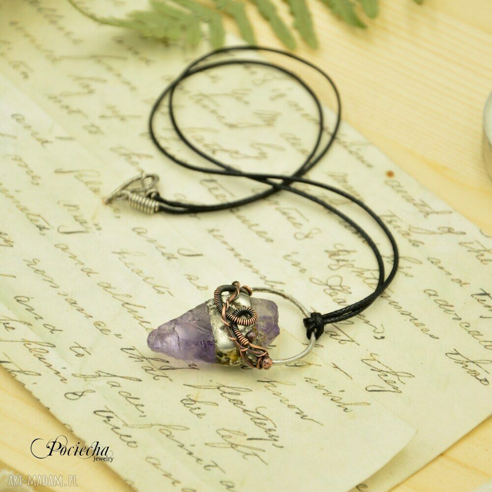 Wisior handmade z surowym ametystem - miedź i cyna w stylu retro