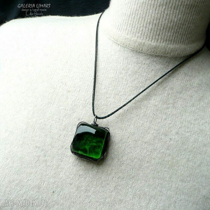 Autorski zielony wisior ze szkła fusing - handmade na indywidualne zamówienie