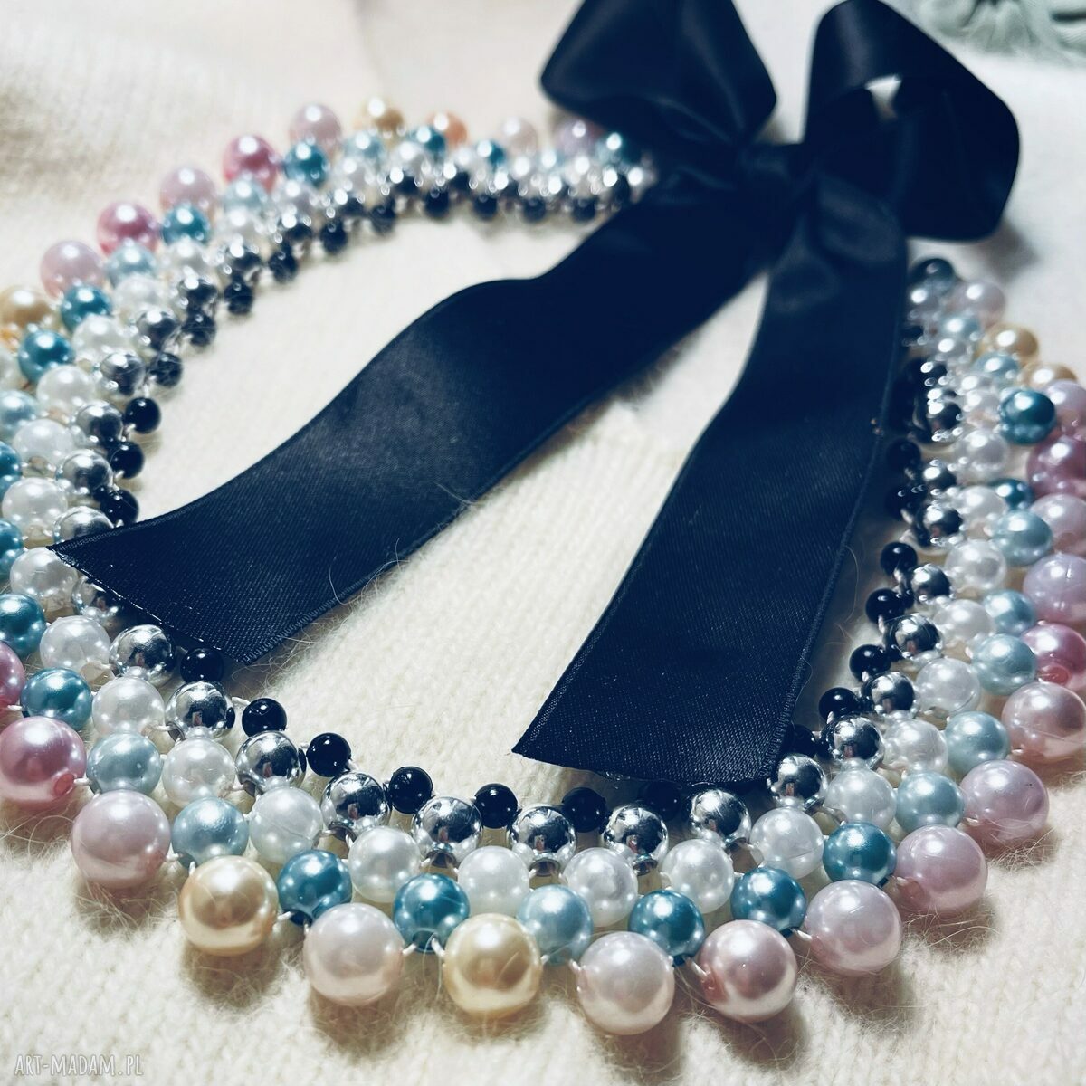 Kołnierzyk z perłowych korali - zamówienie indywidualne Bead Story