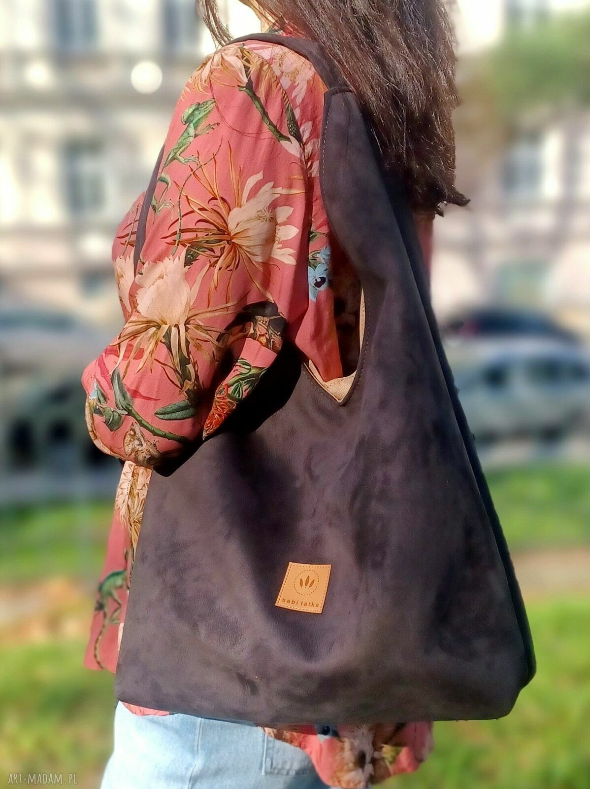 Zamszowa torba Hobo Bonita w kolorze czekoladowym na ramię