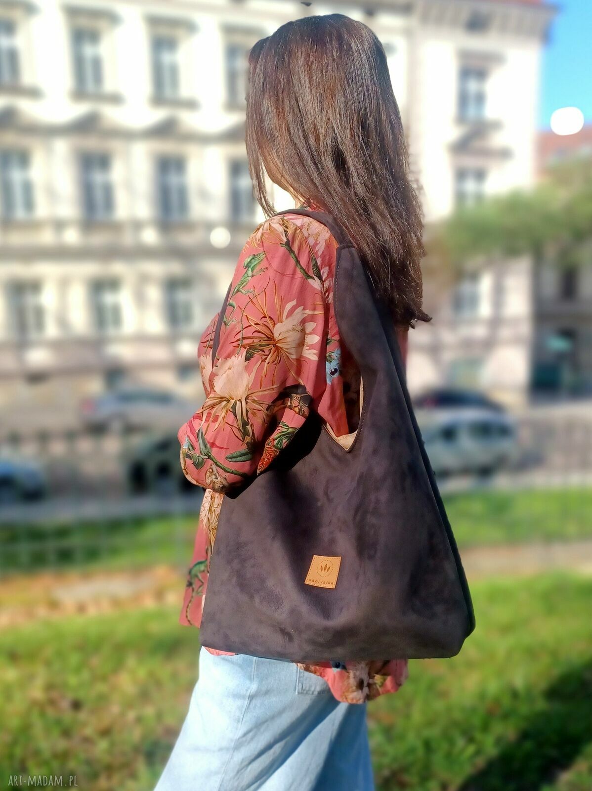 Zamszowa torba Hobo Bonita w kolorze czekoladowym na ramię