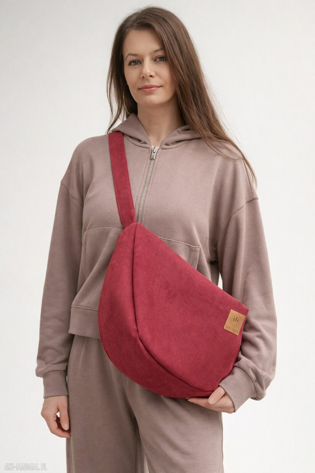 Zamszowa torba hobo w czerwieni - worek na ramię handmade