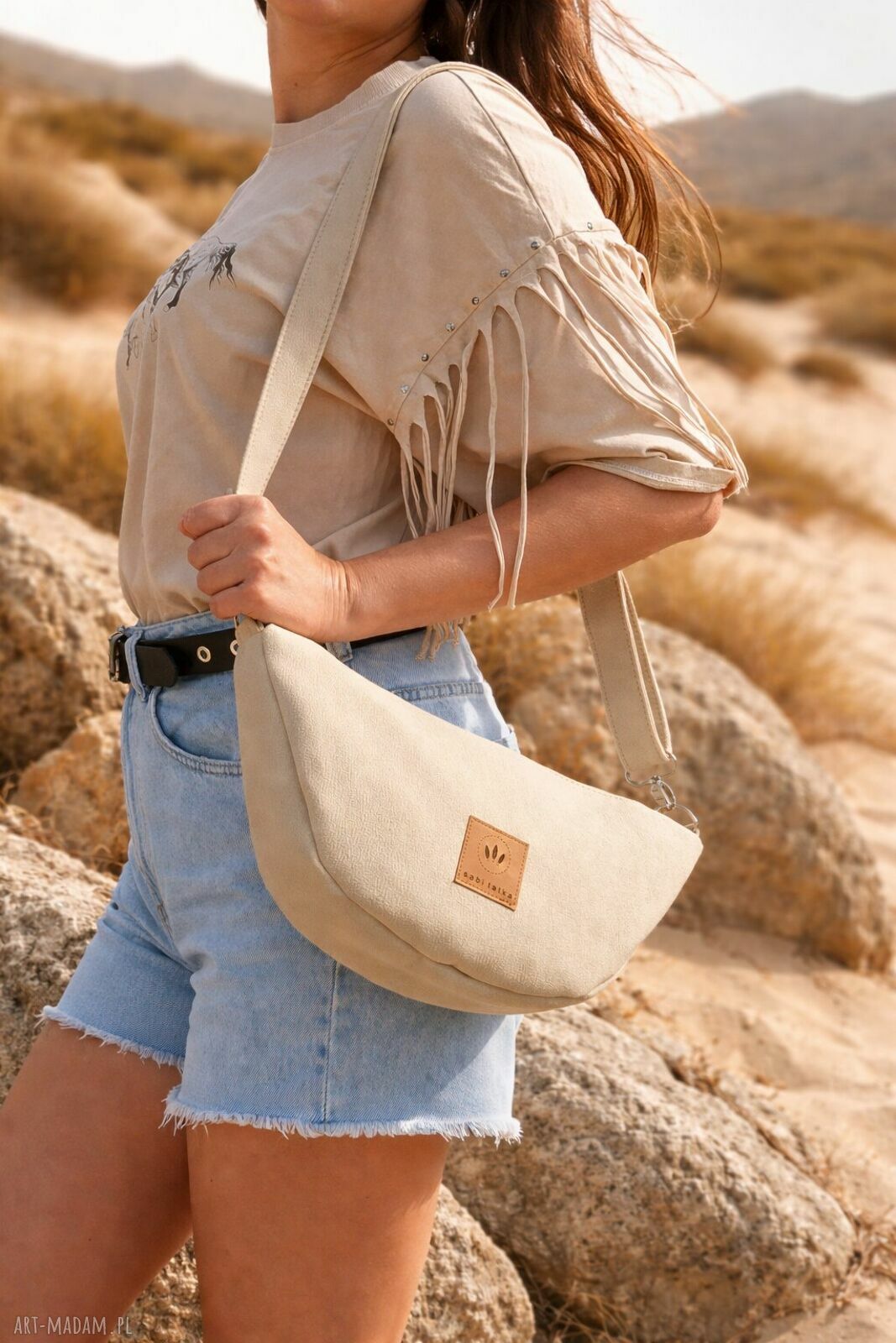 Zamszowa nerka mini kremowa crossbody - rogalik