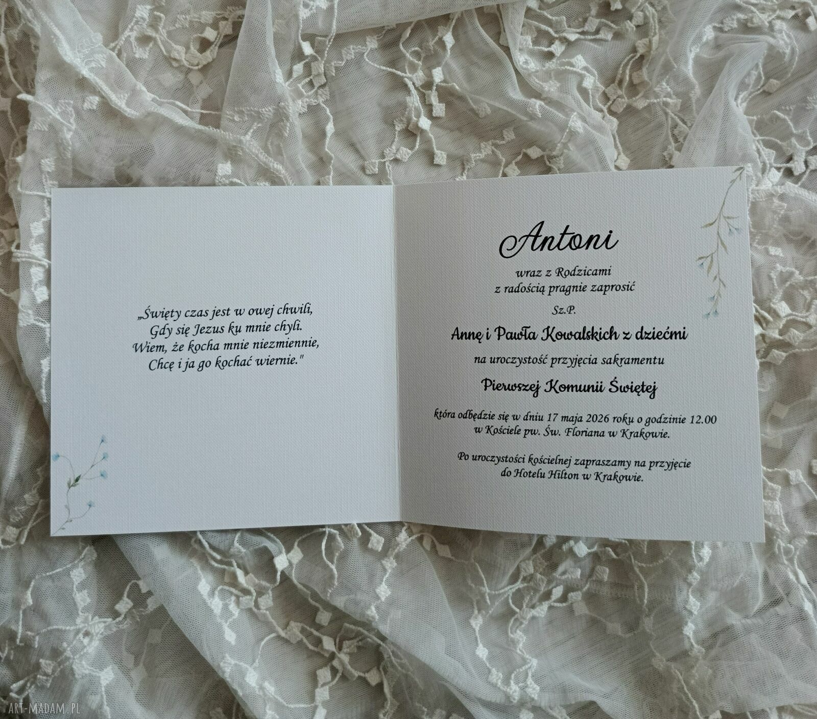 Zaproszenie komunijne Blue Grace dla chłopca - białe i niebieskie, handmade scrapbooking