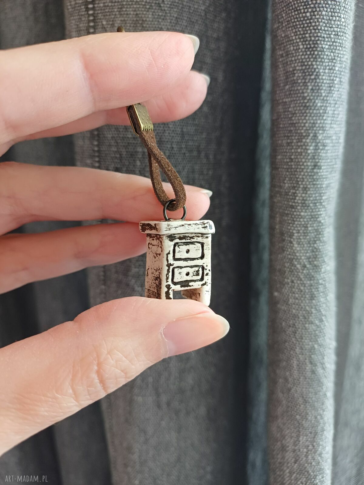 Zawieszka brelok - szafka ceramiczna 2 amulet