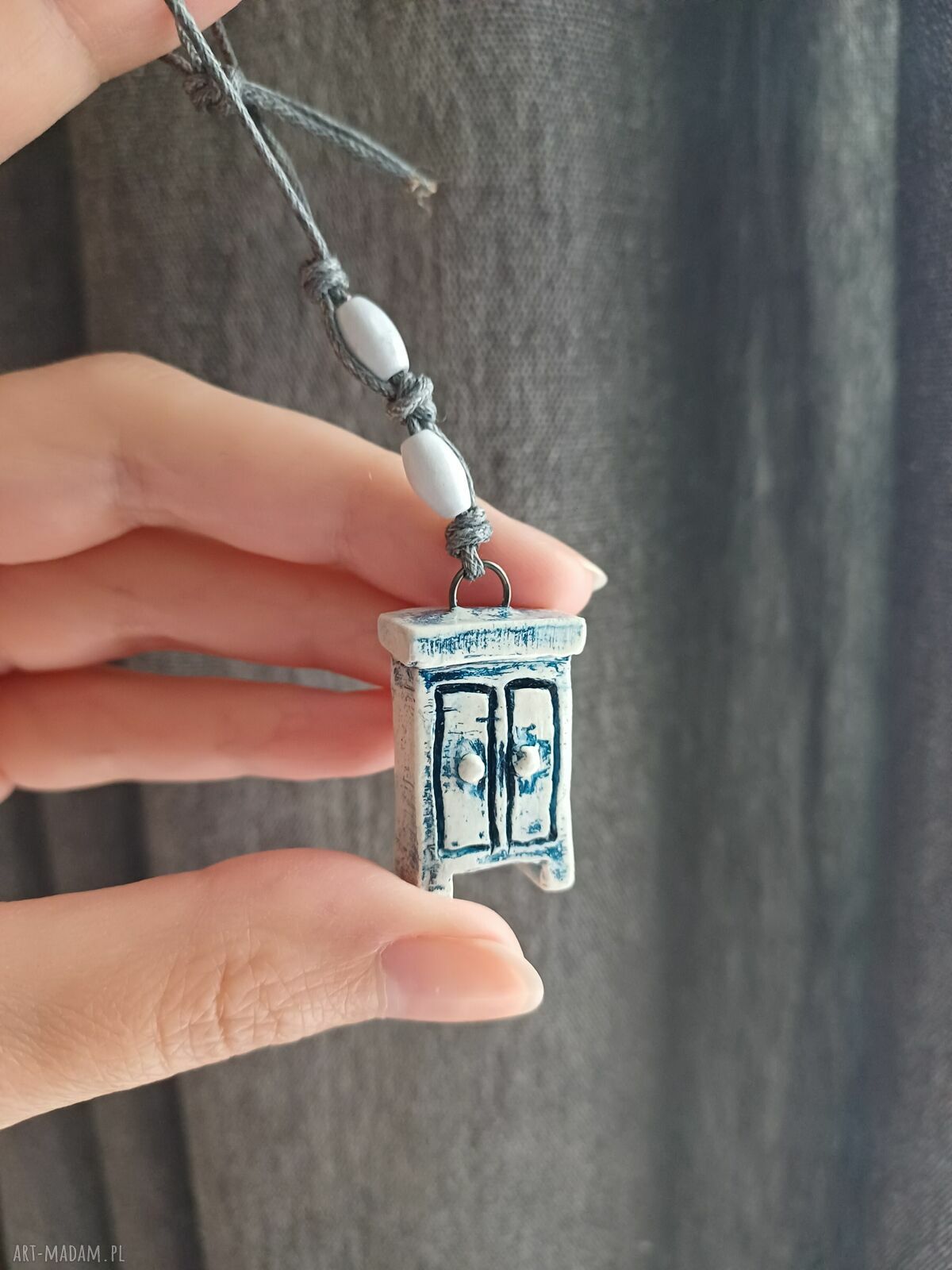 Zawieszka brelok - szafka ceramiczna, unikatowy amulet