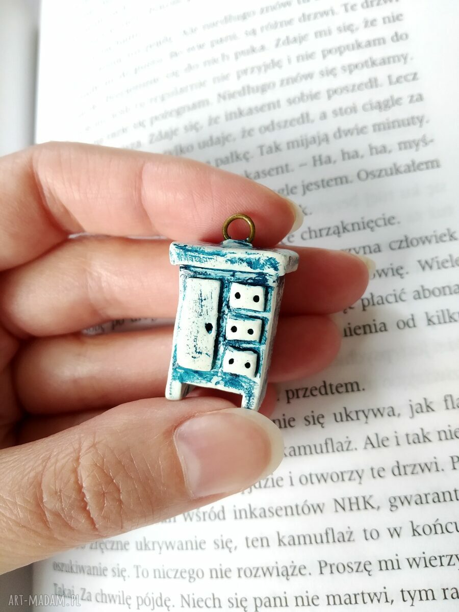 Zawieszka - brelok Szafka Ceramiczna 5 (amulet na klucze)