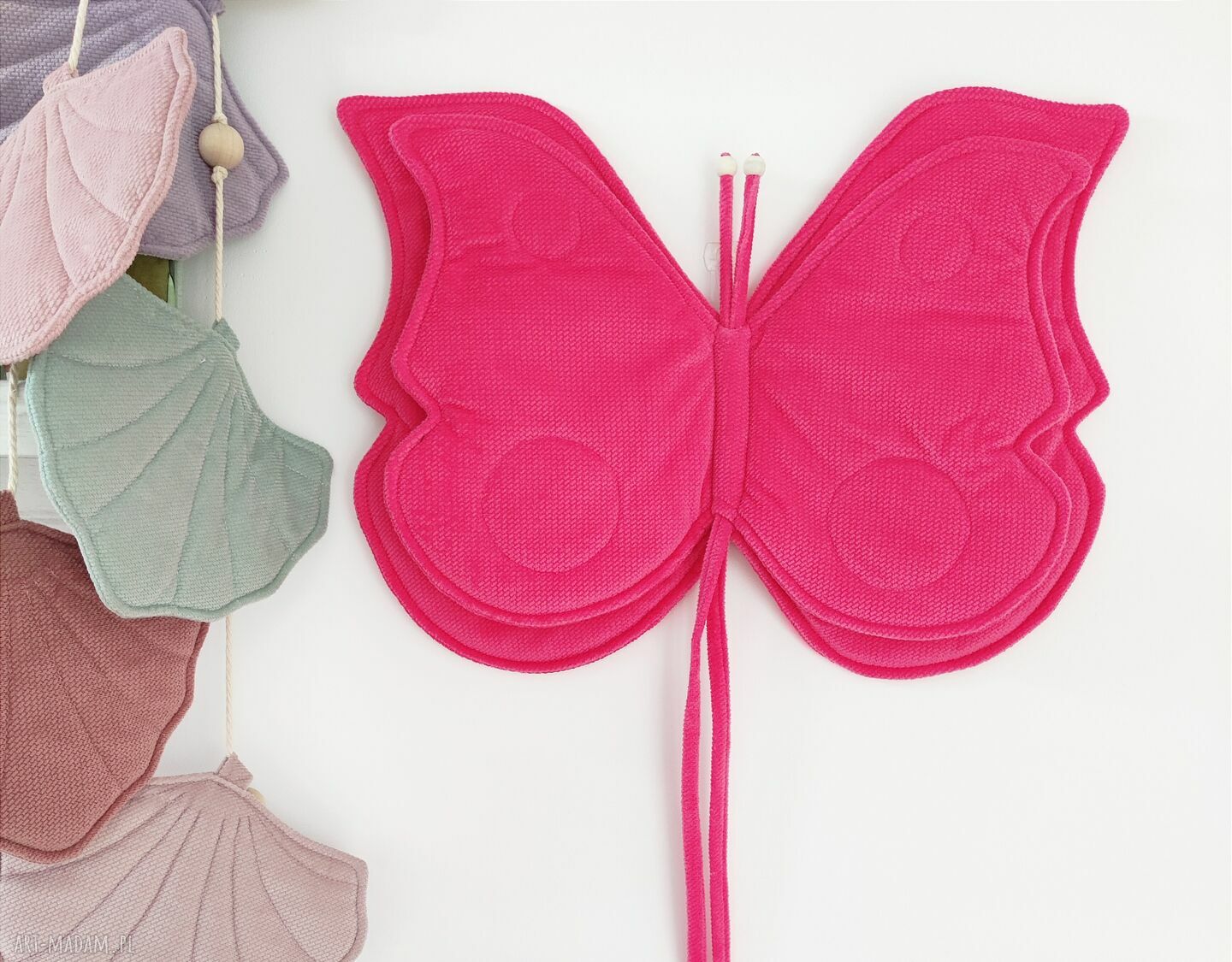 Pomysły upominki świąteczne? Motyl ozdoba pokoju dziewczynki róż