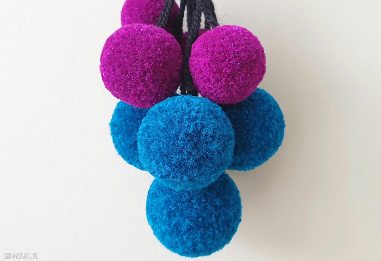 Zawieszka na klamkę - kolorowa dekoracja z pomponów (handmade)