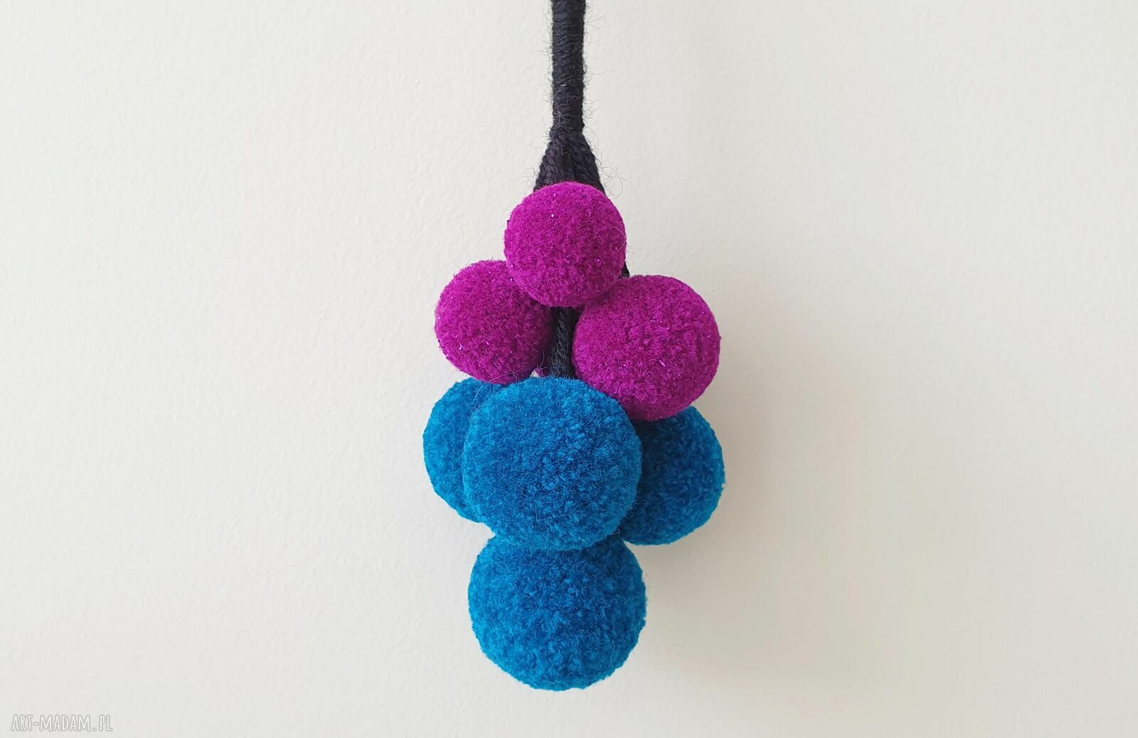 Zawieszka na klamkę - kolorowa dekoracja z pomponów (handmade)