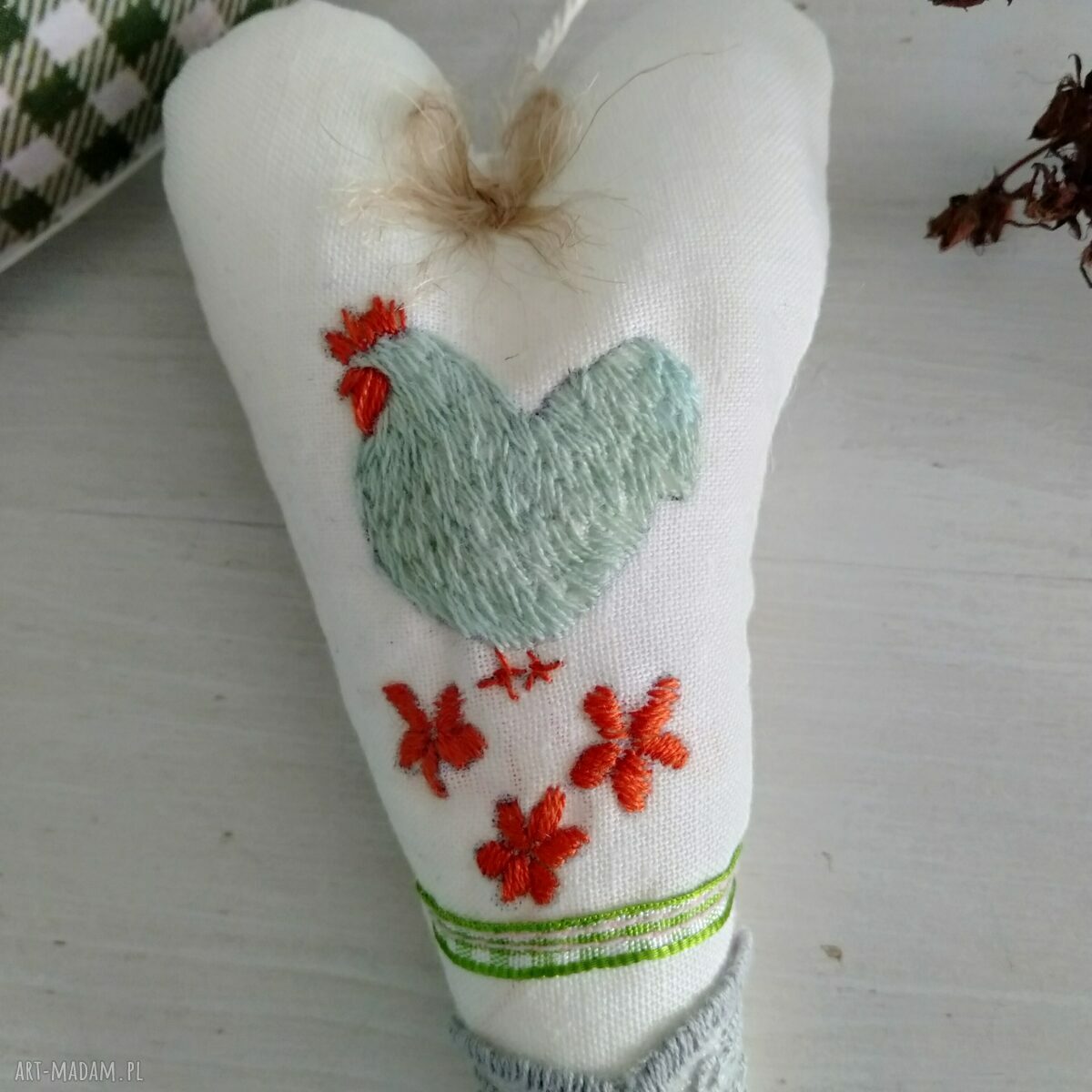 Zawieszka ozdobna z haftem - kurka wielkanocna