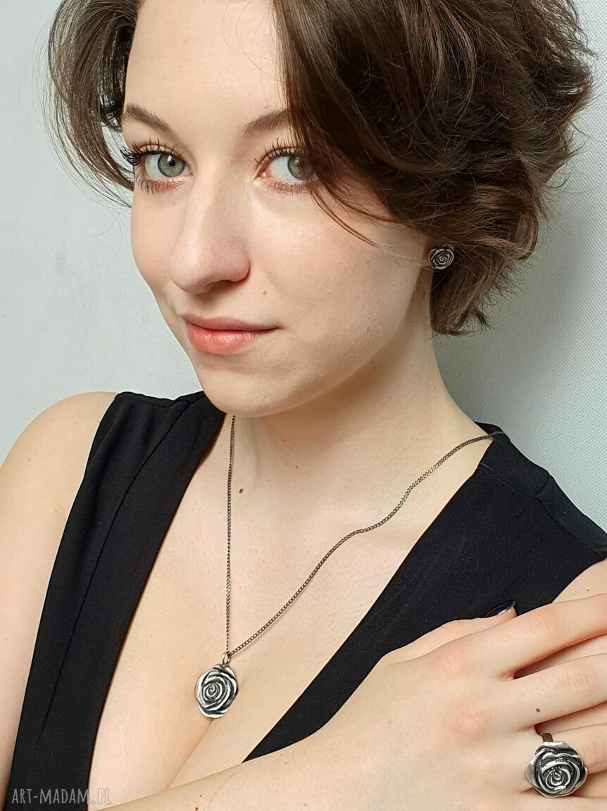 Zawieszka srebrna - oksydowana róża duża (srebro 925)