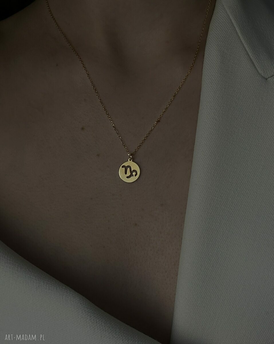 Złoty naszyjnik z zawieszką Koziorożec biżuteria z znakiem zodiaku