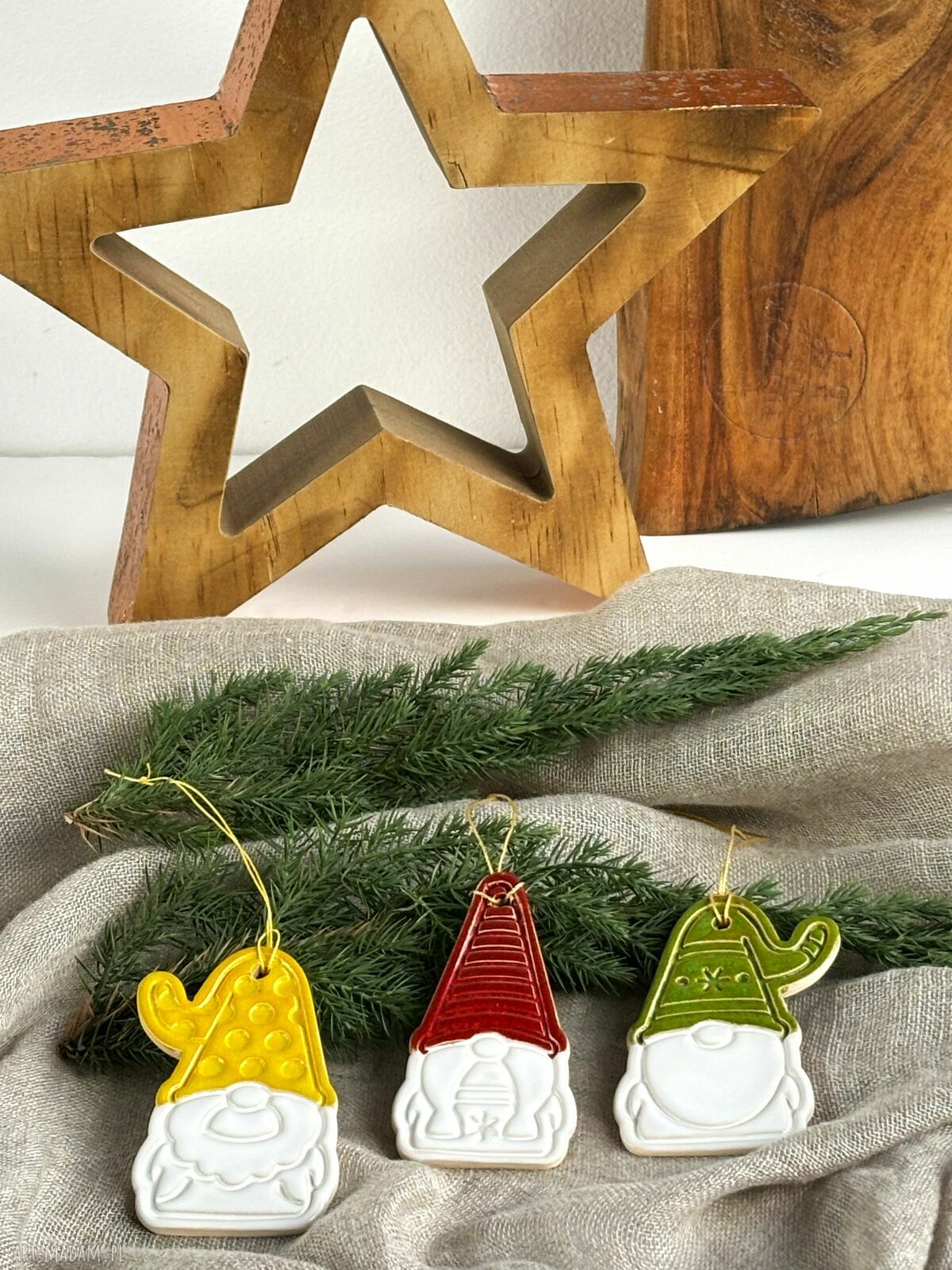 Ręcznie robione ceramiczne zawieszki na choinkę - 3 kolorowe skrzaty