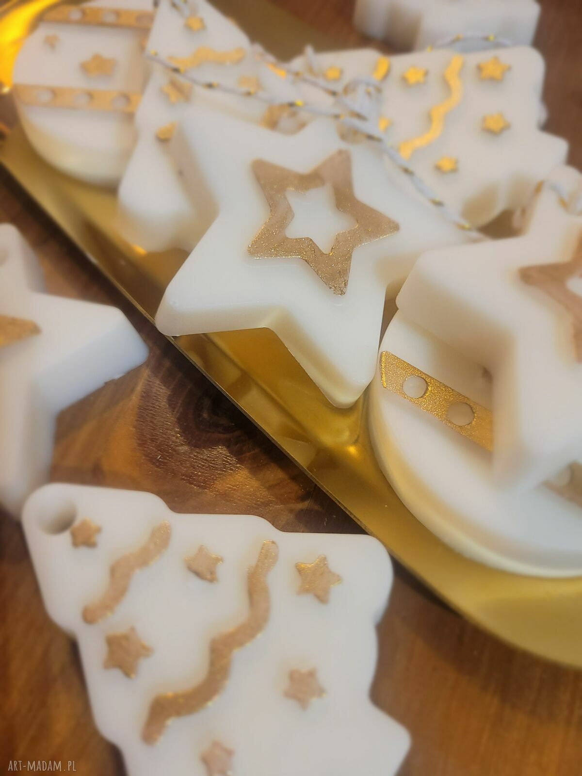 Zawieszki świąteczne handmade z wosku sojowego - białe, ręcznie malowane