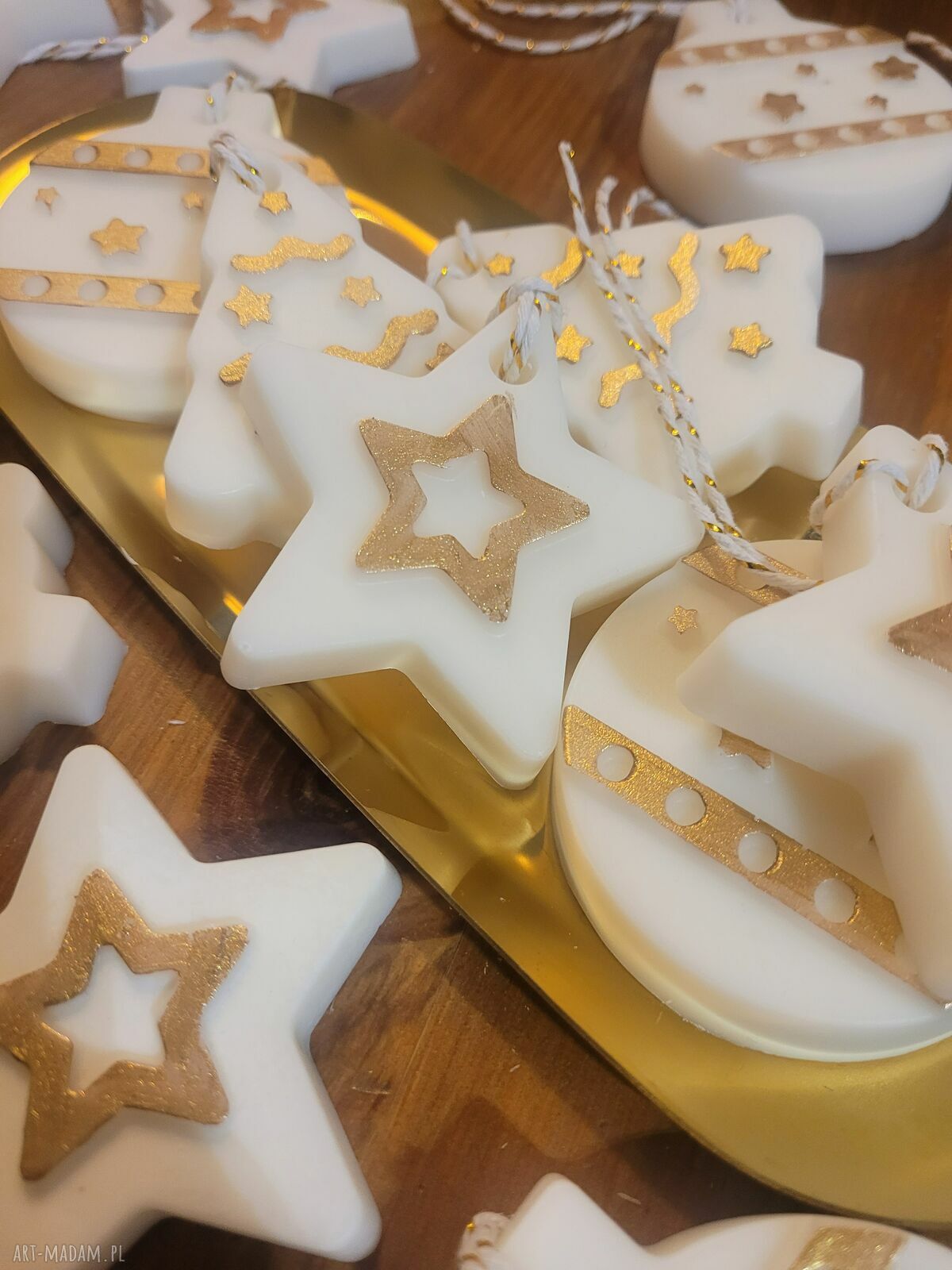 Zawieszki świąteczne handmade z wosku sojowego - białe, ręcznie malowane