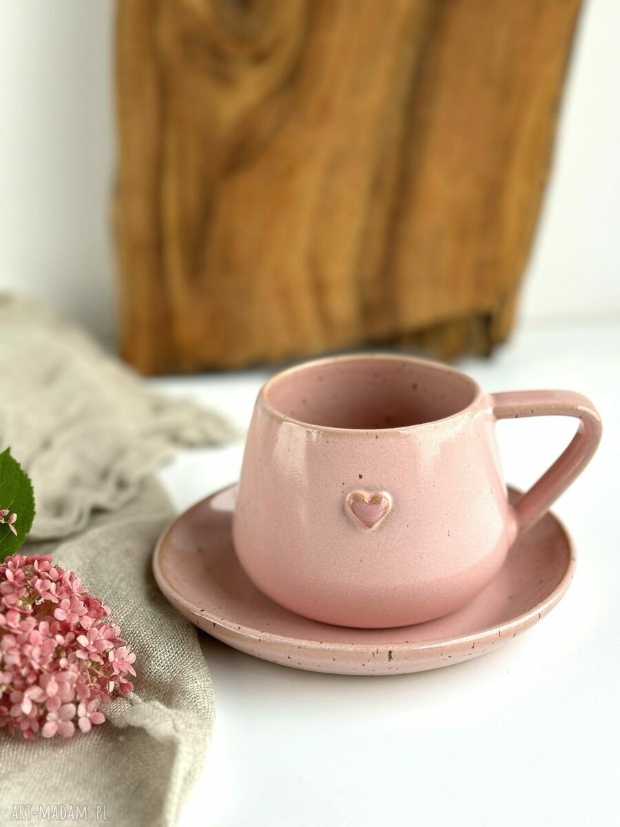 Różowa filiżanka ze spodkiem z sercem - handmade 250 ml