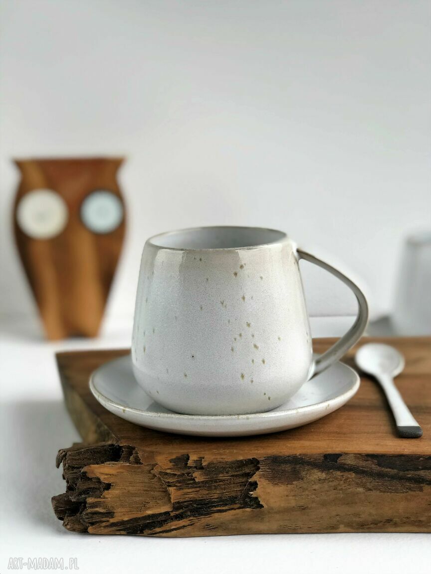 Kubek ze spodkiem i łyżeczką Cappuccino jasne - ręczna ceramika, ok. 320 ml
