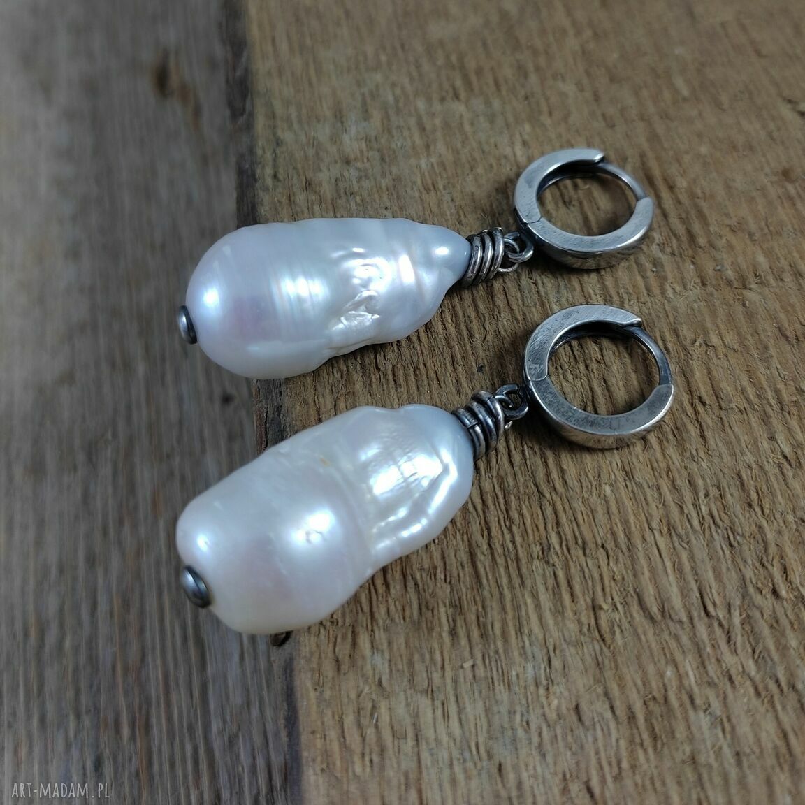 Oksydowane kolczyki ze srebra 925 z barokowymi perłami - eleganckie i wyjątkowe