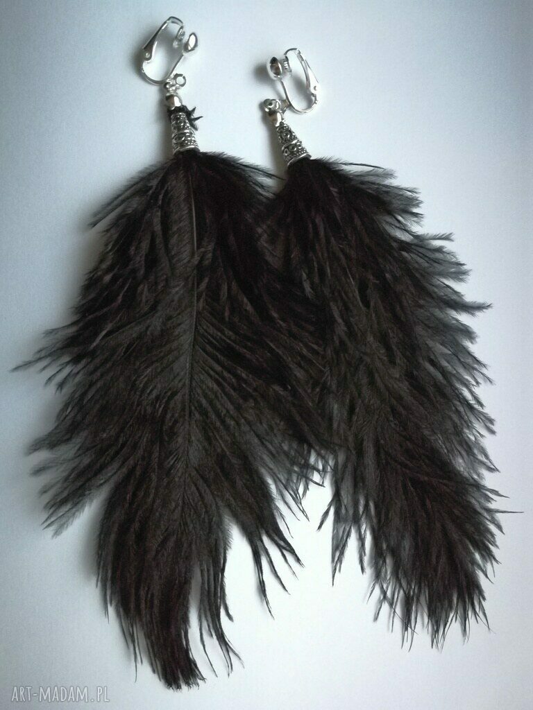 Długie klipsy ze strusich piór w czerni - boho i bardzo lekkie (16 cm)
