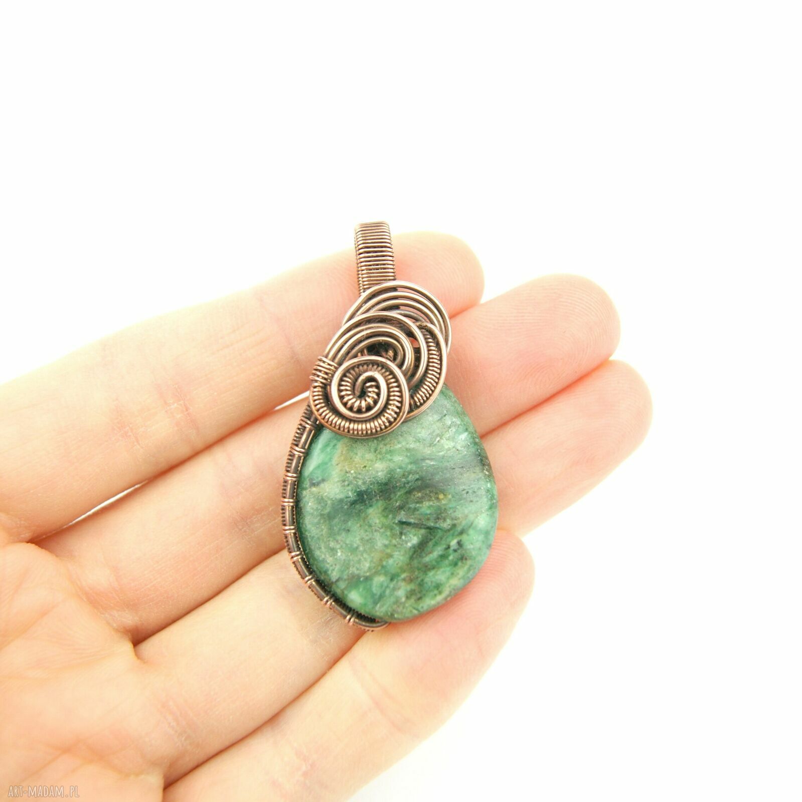 Wisiorek ze szmaragdem - ręcznie wykonany wire wrapping z miedzianego drutu