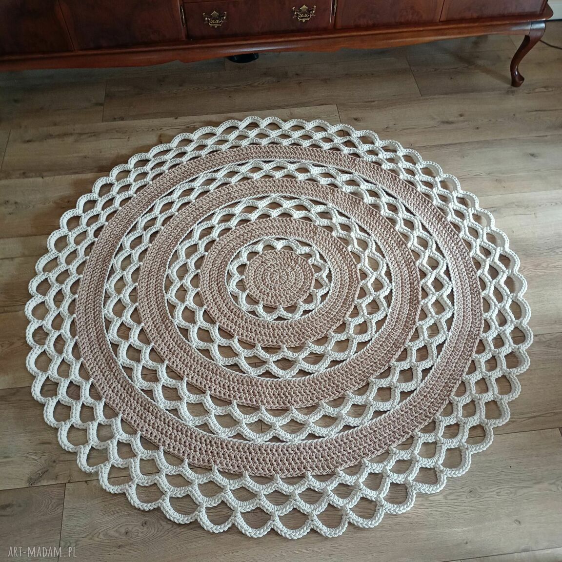 Okrągły dywan ze sznurka bawełnianego szydełkowy 160 cm - ażurowy boho, handmade