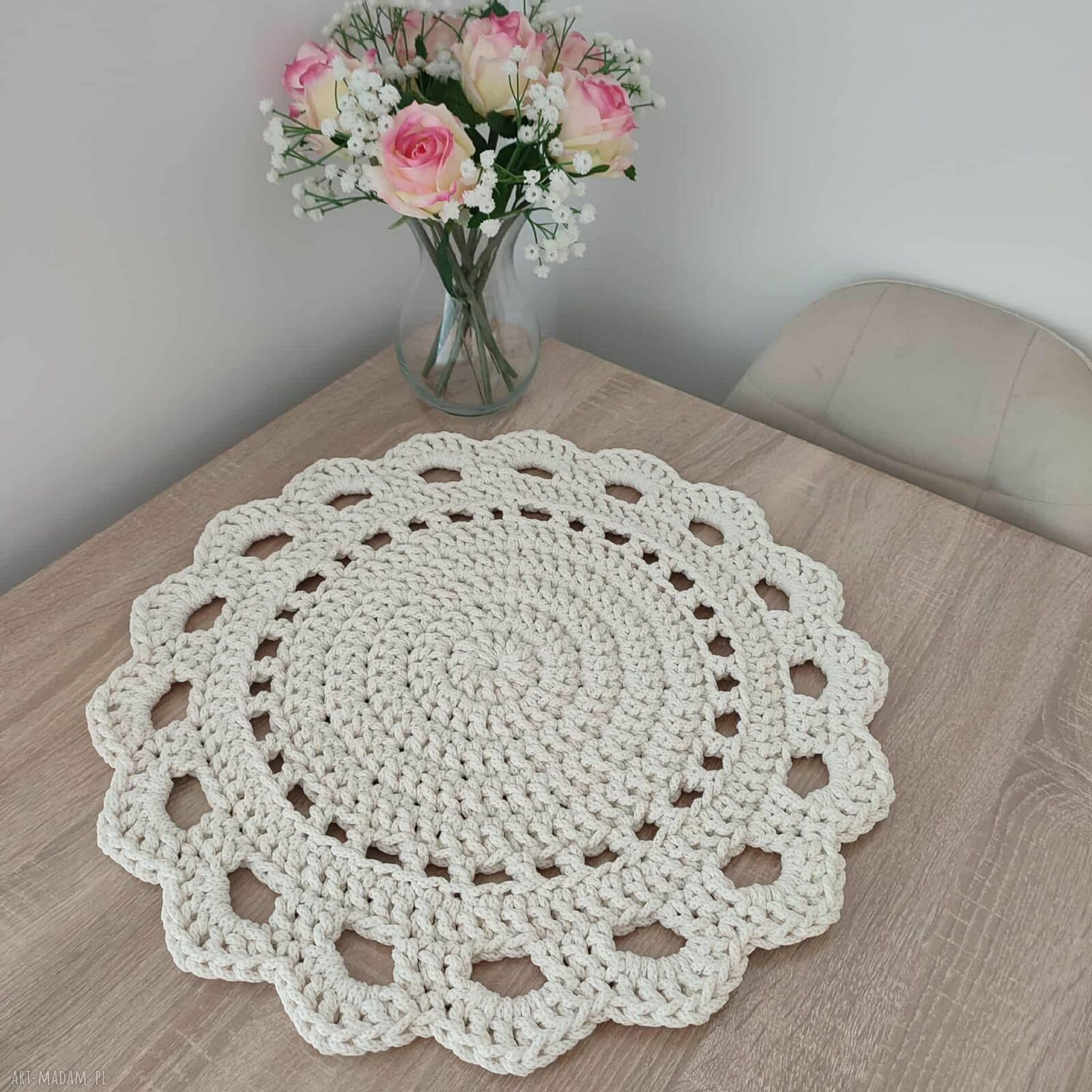 Okrągła podkładka ze sznurka bawełnianego 50 cm, szydełkowa