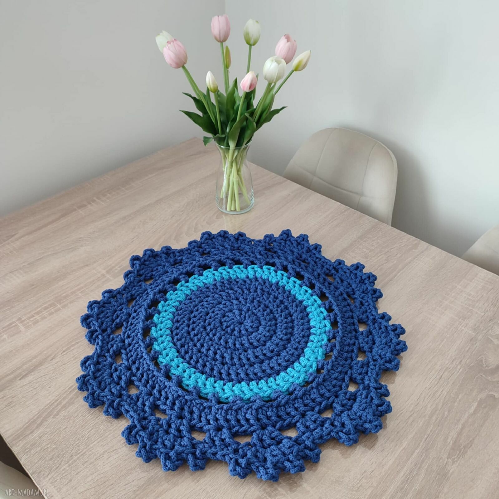 Okrągła podkładka szydełkowa ze sznurka 50 cm - boho