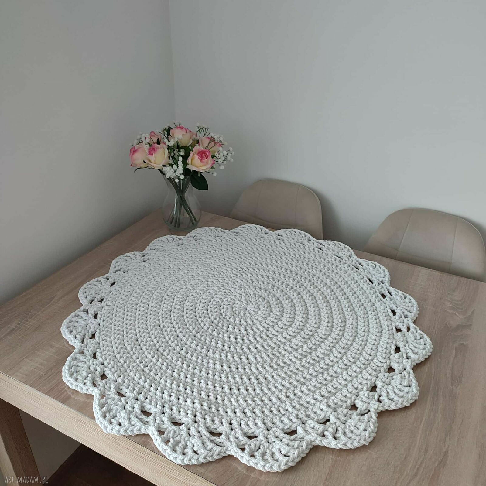 Okrągła podkładka szydełkowa z bawełnianego sznurka 80 cm