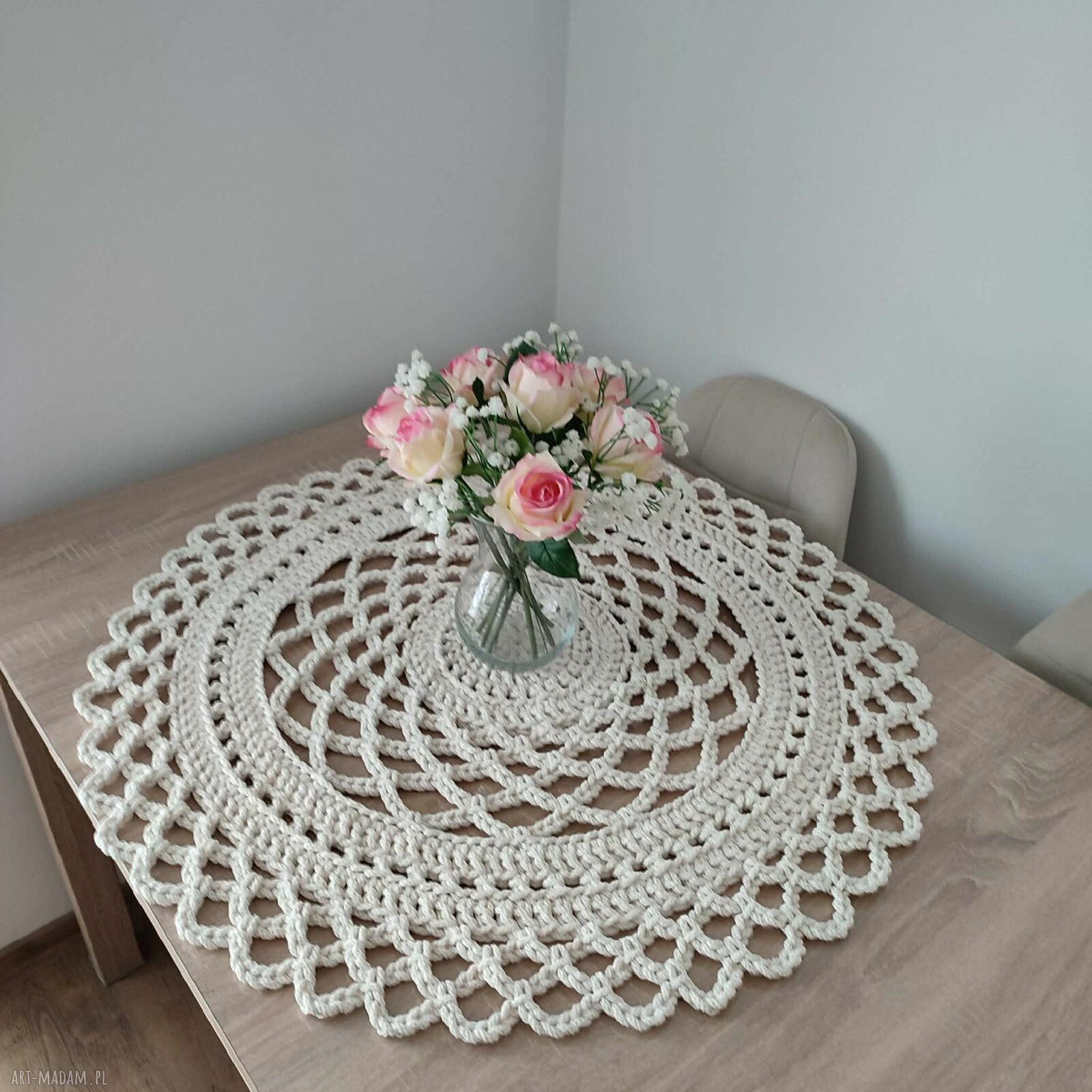 Okrągła serweta szydełkowa ze sznurka bawełnianego 80 cm - handmade