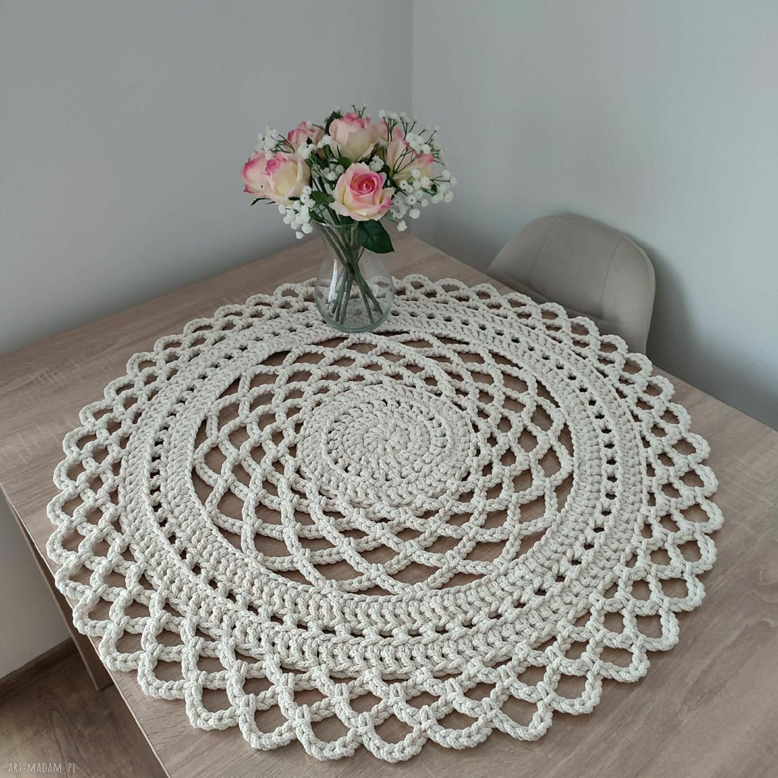Okrągła serweta szydełkowa ze sznurka bawełnianego 80 cm - handmade