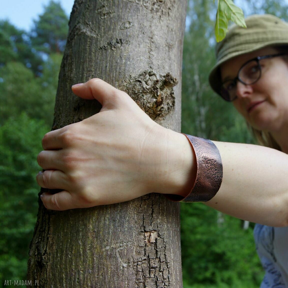 Szeroka miedziana bransoletka Zebra z naturalną patyną