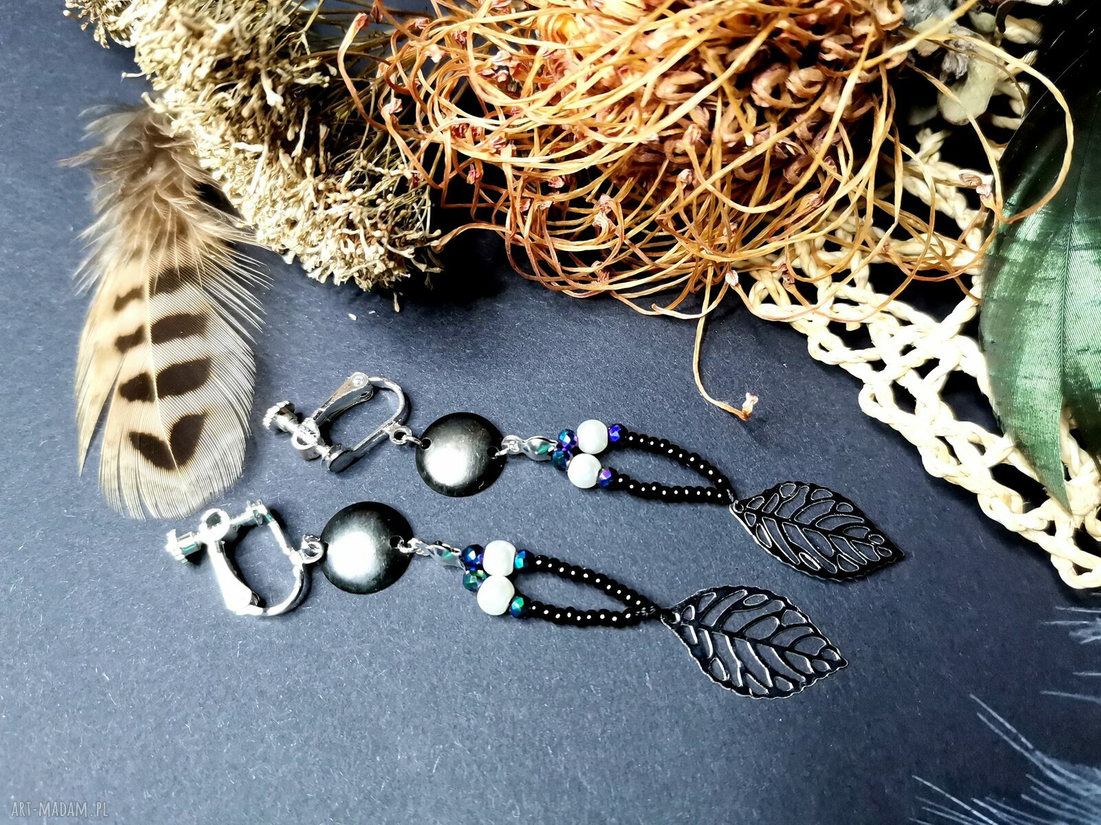 Lekkie klipsy boho z jedwabnej nici - motyw liścia, ok. 8 cm
