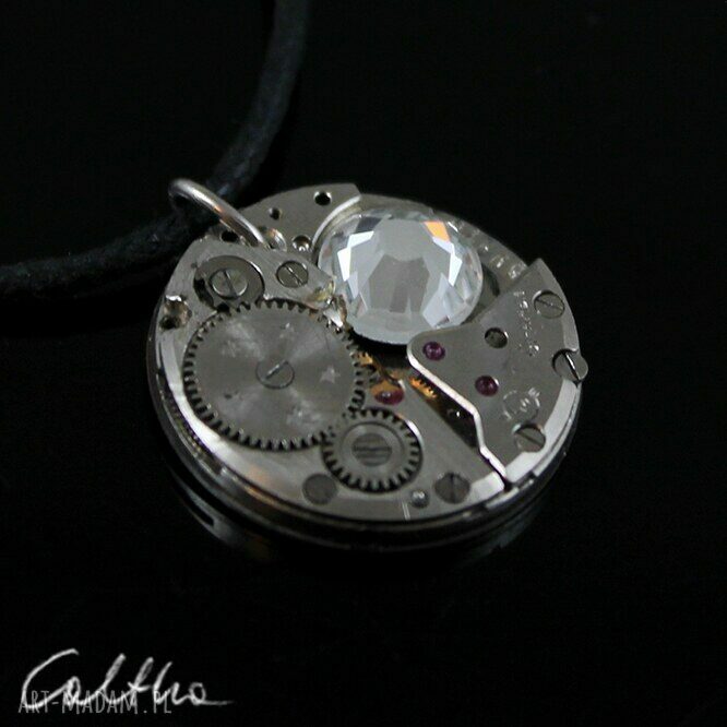 Zegarowy wisiorek z kryształem Swarovski