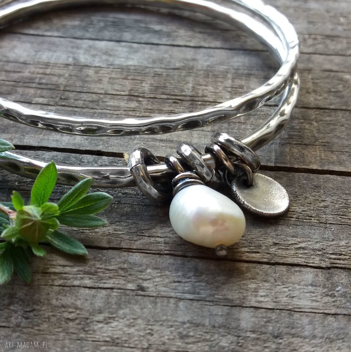 bransoletki: Zestaw 2 bransolet z zawieszkami srebro i perła. Handmade