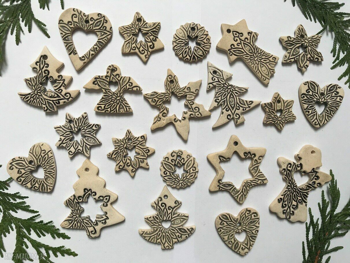 Zestaw 20 ceramicznych zawieszek świątecznych na choinkę