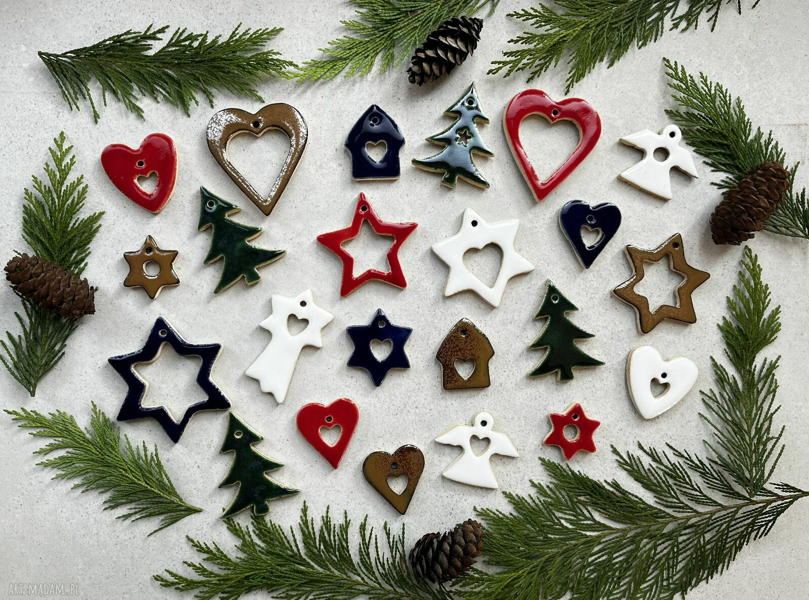 Zestaw 23 ceramicznych zawieszek choinkowych