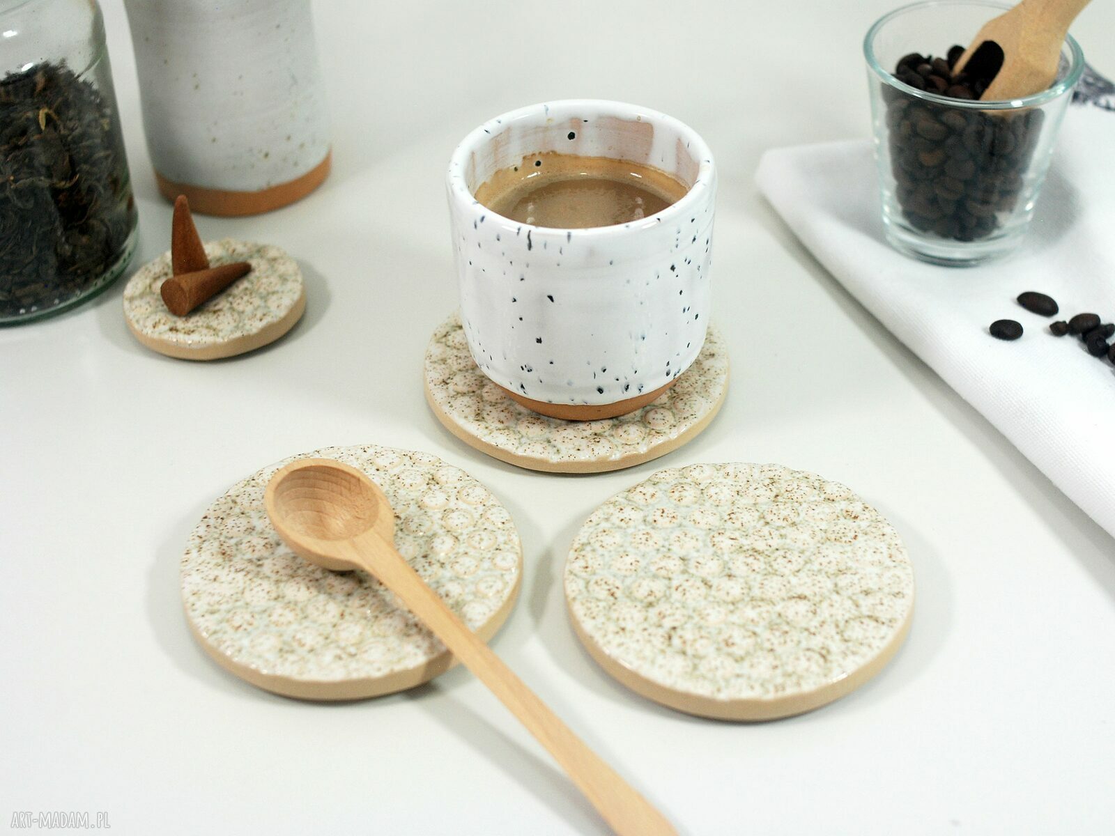 Białe ceramiczne podkładki pod świeczkę - zestaw 3 sztuk z motywem bąbelków