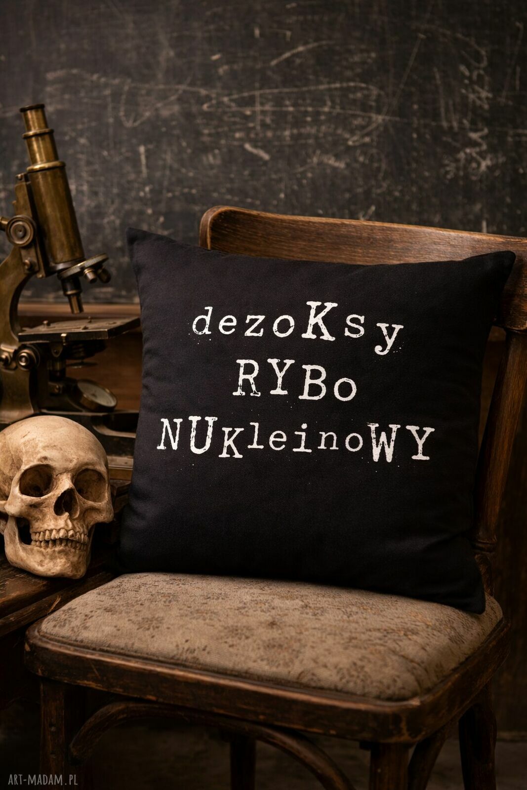 Zestaw 3 poszewek „Słowa jak zaklęcia” - czarne poduszki z typografią