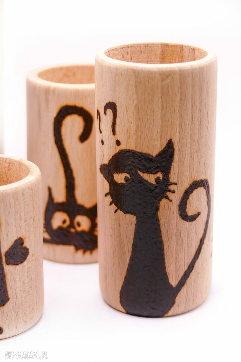 Zestaw 4 drewnianych świeczników tealight z pirografią - koty - ręcznie robione